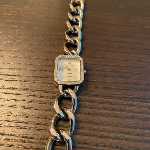 White House Black Market Womens Chain Watch - Picture 3 of 4